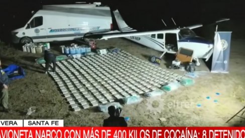 ПРЕСРЕТНУТ АВИОН СА ВИШЕ ОД 400 КИЛОГРАМА КОКАИНА: Ухапшени пилот и копилот, као и још шест особа повезаних са шверцом дроге (ВИДЕО)