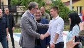 ПРЕДСЕДНИК У ШИДУ: Вучић у посети породици Булатовић (ФОТО/ВИДЕО)