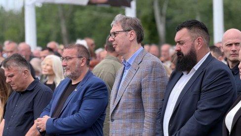 ПРЕДСЕДНИК У ШИДУ: Вучић на освештавању крста у парку природе Мали Босут (ФОТО/ВИДЕО)