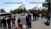 ОВО ЈЕ ПРИСТОЈНА СРБИЈА! Док блокадери руше и дивљају, грађани који воле своју земљу мирно стоје (ВИДЕО)