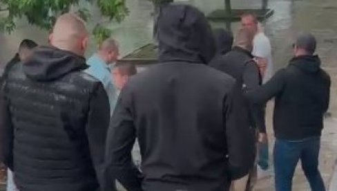 HOROR U LAZAREVCU! Blokader satarom nasrnuo na građane koji podržavaju SNS (VIDEO)