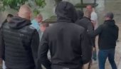 ХОРОР У ЛАЗАРЕВЦУ! Блокадер сатаром насрнуо на грађане који подржавају СНС (ВИДЕО)
