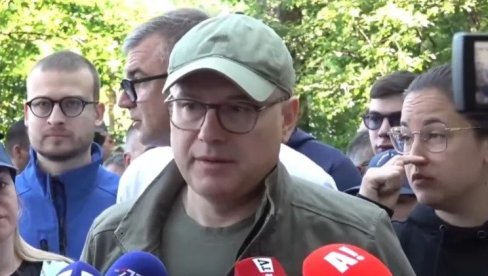МИЛОШ ВУЧЕВИЋ НА ФРУШКОЈ ГОРИ: Лидер СНС засукао рукаве, па позвао све грађане на важну акцију (ВИДЕО)