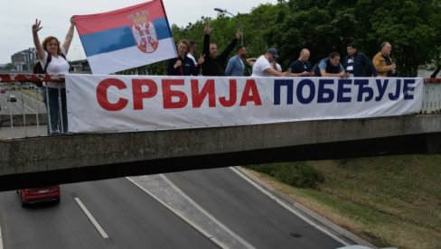 СЛИКЕ КОЈЕ СЕ ПАМТЕ: Блокадери на апаратима - Председник Вучић послао важну поруку!