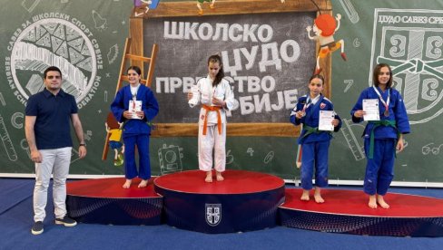 NEMA STAJANJA ZA ŠKOLSKI SPORT – Nagrađeni prvaci Srbije u DŽudou