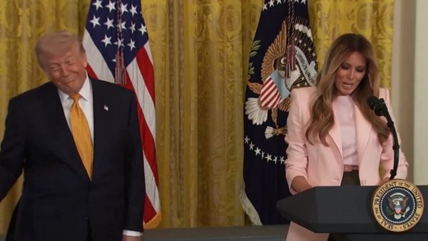 МЕЛАНИЈА ИЗЈАВОМ ЗАПАЛИЛА МРЕЖЕ: Због само једне речи о Трампу цела сала се смејала, коментари се само нижу (ВИДЕО)