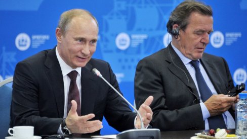 ПУТИН ПРЕДЛОЖИО ДА ШРЕДЕР ПОСРЕДУЈЕ У ПРЕГОВОРИМА: Ево шта је рекао Берлин