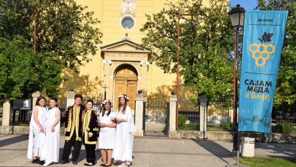 ПОЧИЊЕ САЈАМ МЕДА И ВИНА: Неготин у знаку традиције