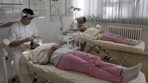 ОТВОРЕНА ВРАТА 14. МАЈА: Будући средњошколци  у Фарцеутско-физиотерапеутској школи