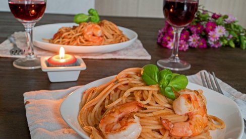 JELO KOJE ĆE GA OSVOJITI: Kremasta pasta sa škampima i vinom