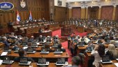 OPOZICIJA NASTAVLJA PO STAROM: Teško im je da dođu na sednicu Skupštine, a pričaju kako bi mogli da vode državu (VIDEO)