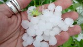 ЗАБЕЛЕЛО СЕ КАО УСРЕД ЗИМЕ: Невреме у краљевачком и врњачком крају, падао град величине грашка (ФОТО)