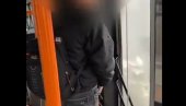 УЖАС: Блокадер болесник уринира у аутобусу (ВИДЕО)