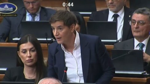 ХАОС У ПАРЛАМЕНТУ Блокадери аплаудирали монструозним увредама о Србији! Брнабић: Срам вас било (ВИДЕО)