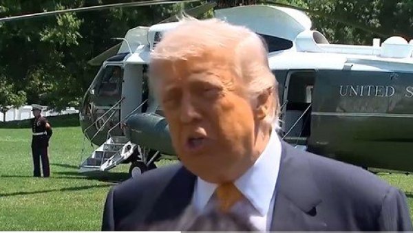 ГЛУПА СИ, НИСИ ПАМЕТНА ОСОБА Трамп побеснео пред камерама и брутално извређао новинарку