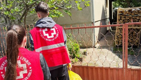 НАСТАВАК АКЦИЈЕ „СЕЛУ У ПОХОДЕ“: Црвени крст данас поделио пакете у Бусиловцу и Голубовцу
