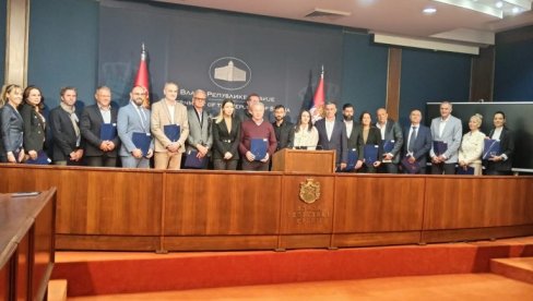 ДРЖАВА ЋЕ УВЕК БИТИ ПОУЗДАН ПАРТНЕР: Месаровић уручила решења о додели бесповратних средстава од 130 милиона за 19 српских компанија