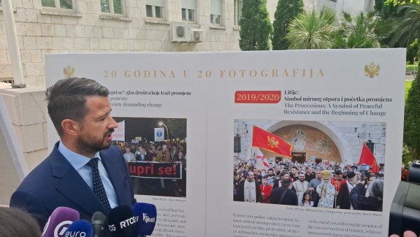 ЛИТИЈЕ ПЕЧАТ ПРОМЕНА: Јаков Милатовић на изложби, у сусрет обележавању Дана независности Црне Горе