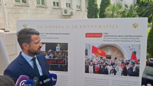 ЛИТИЈЕ ПЕЧАТ ПРОМЕНА: Јаков Милатовић на изложби, у сусрет обележавању Дана независности Црне Горе