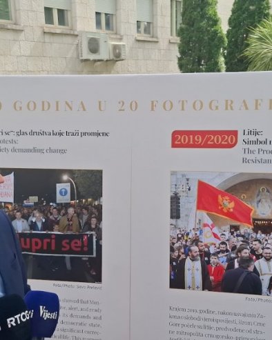 ЛИТИЈЕ ПЕЧАТ ПРОМЕНА: Јаков Милатовић на изложби, у сусрет обележавању Дана независности Црне Горе