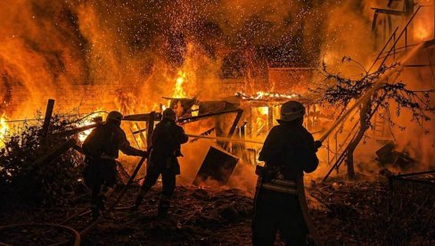 UKRAJINCI GAĐALI ZGRADU U KOJOJ SE NALAZILO 86 DECE: Veliki broj ranjenih, tela se izvlače iz ruševina