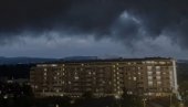 KAO IZ APOKALIPTIČNOG FILMA: Crni oblaci za trenutak prekrili Kragujevac (VIDEO)