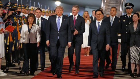 MOĆNA DELEGACIJA SA TRAMPOM U PEKINGU: Evo ko je sve došao, na stolu novi trgovinski sporazumi