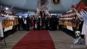 ТРАМПОВ ДОЧЕК У ПЕКИНГУ ПАО У ДРУГИ ПЛАН: Сви гледали у ове две лепотице, преузеле сцену