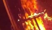 ПОЛИЦАЈАЦ УЛЕТЕО У СТАН И СПАСАО МАЈКУ СА ДВОЈЕ ДЕЦЕ: Камера на његовој униформи снимила језиве тренутке (ВИДЕО)