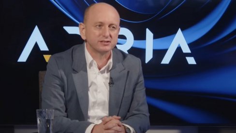 НИЈЕ ДОВОЉНО ДА НА СВАДБАМА ДИЖЕМО ТРИ ПРСТА И ПЕВАМО О КиМ Кнежевић: Зета је имала моралну обавезу да извуче нож из леђа братске Србије