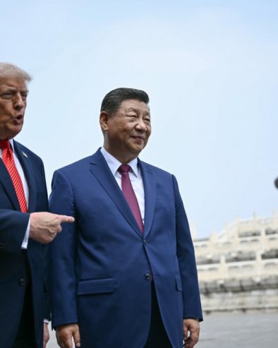 ТРАМП ПОКУШАО ДА СЕ ДОДВОРИ СИЈУ: Измамио му осмех иако кинески лидер не показује емоције