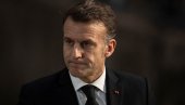 ЗБОГ ЊЕНИХ ПОРУКА ДОБИО ШАМАР ПРЕД ЦЕЛИМ СВЕТОМ: Ево како изгледа Макронова наводна љубавница (ФОТО)