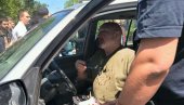 БЛОКАДЕРИ ЛИНЧОВАЛИ ЧОВЕКА: Силеџијство, батињање и насиље је једина њихова политика!