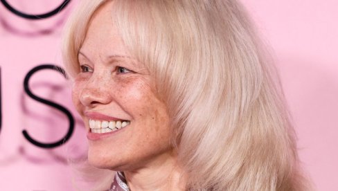PAMELA ANDERSON OTKRILA KAKO PROVODI DANE, KAKO ODRŽAVA ZDRAVLJE I VITKU LINIJU: Najjednostavnija rutina koja bustuje celo telo!