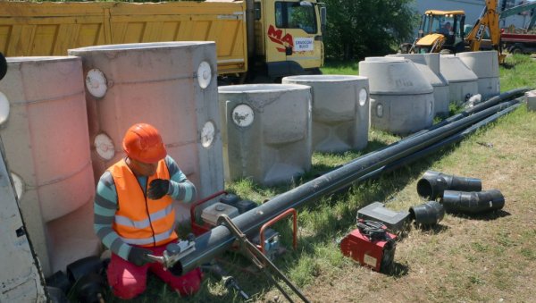 ЗАВРШЕНА ПОЛОВИНА ПОСЛА: Изградња вакумске канализације у смедеревској индустриској зони (ФОТО)