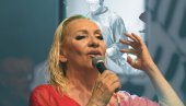 ДРАМА У АРЕНИ: Весни Змијанац позлило пре њеног концерта - хитна помоћ улетела у бекстејџ, прикључена на инфузију