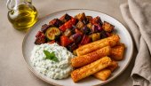 ХРСКАВИ ПОХОВАНИ КАЧКАВАЉ СА ПОВРЋЕМ: Савршен ручак који спаја хрскаво, кремасто и освежавајуће