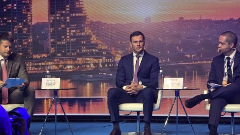 МАЛИ НА БИЗНИС САМИТУ: Експо велика прилика за Србију - темељ за убранији раст Србије