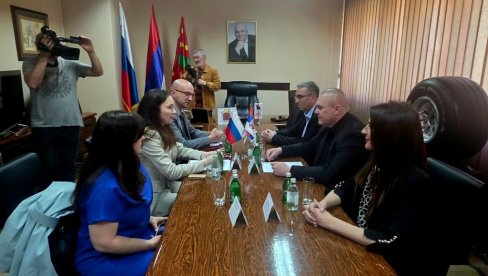 DALIBOR MARKOVIĆ PALMA SA RUSKOM DELEGACIJOM: Putinov rodni grad Sankt Peterburg poklonio Jagodini dečije igralište
