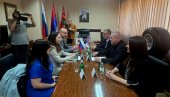 ДАЛИБОР МАРКОВИЋ ПАЛМА СА РУСКОМ ДЕЛЕГАЦИЈОМ: Путинов родни град Санкт Петербург поклонио Јагодини дечије игралиште