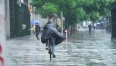 ЛЕТЊЕ ТЕМПЕРАТУРЕ, ПА СТИЖУ НЕПОГОДЕ: Ево шта нас чека у јуну и кад се очекује невреме - Огласио се РХМЗ