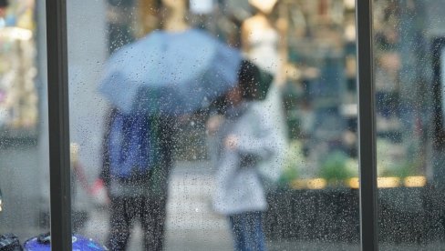 ZA POLA SATA OD SUNCA DO POTOPA: Nevreme praćeno obilnom kišom i jakim vetrom pogodilo Čačak