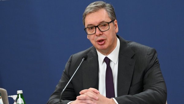 ВУЧИЋ ВЕЧЕРАС НА ЈАВНОМ СЕРВИСУ: Председник гостује у емисији Четвртком у 9