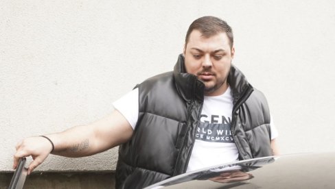 ФОЛКЕР ИЗБАЧЕН ИЗ АВИОНА ЗБОГ ПОНАШАЊА: Скандал на аеродрому - скочио капетан, обезбеђење га извело