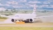 ŠOKANTAN SNIMAK IZ SPLITA: Putnički avion za Frankfurt skrenuo sa piste i udario u signalizaciju