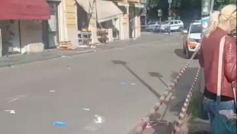 ŽENI ĆE AMPUTIRATI OBE NOGE Stravični detalji nesreće u Italiji: Zaleteo se autom u masu, pa tokom bekstva izbo prolaznika (VIDEO)