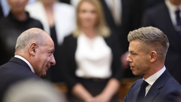 ПАО ПОТПИС ЗА ИСТОРИЈСКИ ОДЛАЗАК: Председник Мађарске сам потврдио крај свог мандата