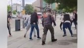 BLOKADERI NOŽEM I SUZAVCEM NAPALI SNS AKTIVISTE NA SLAVIJI: Četvoro ljudi završilo u Hitnoj pomoći!