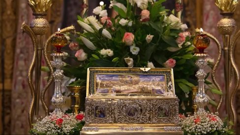 ВЕКОВИМА ЛЕЧИ И ПОМАЖЕ ГДЕ ЈЕ МЕДИЦИНА НЕМОЋНА: Појас Пресвете Богородице, једина сачувана реликвија Мајке Божије, сутра у Београду (ФОТО)