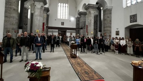 ČUVARI SVETOSAVLJA: U južnom delu Kosovske Mitrovice obeležena slava hrama Svetog Save (FOTO)